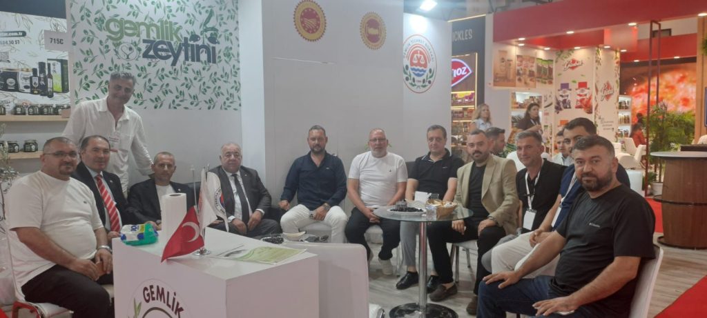 Milliyetçi Hareket Partisi (MHP) Gemlik İlçe Teşkilatı, WorldFood Uluslararası Gıda Ürünleri Fuarı’nda Gemlik’i temsil eden firmaları yalnız bırakmadı.