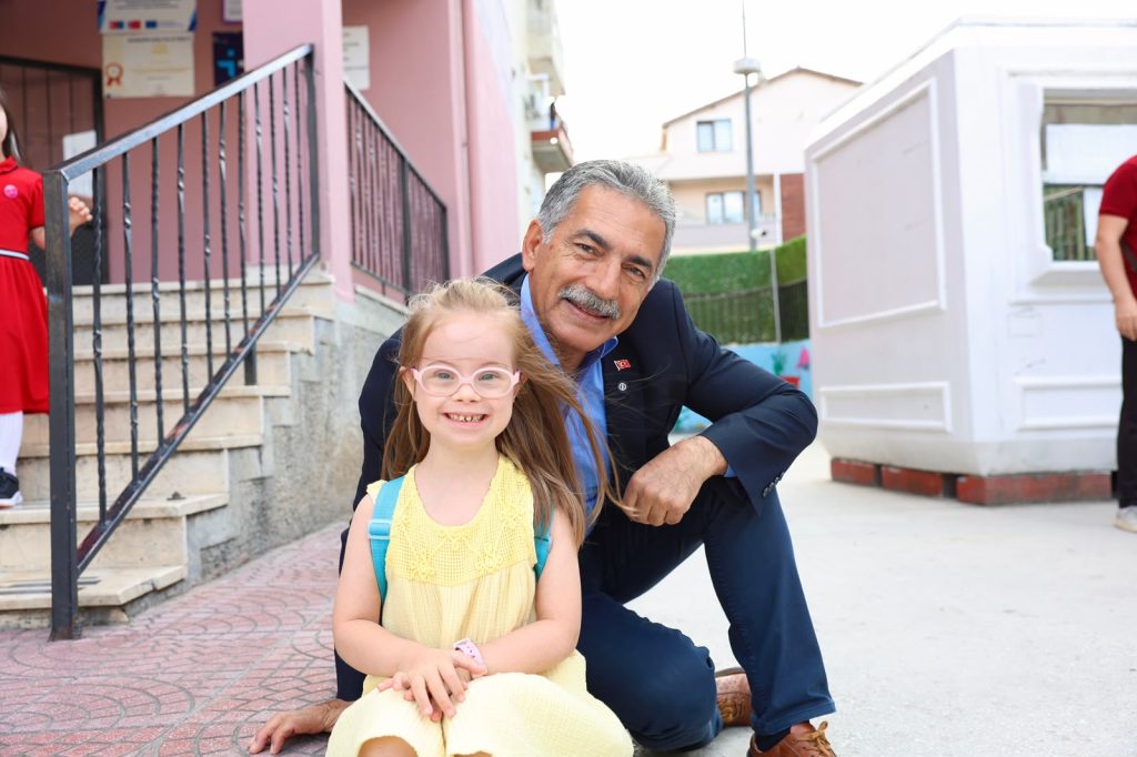 Gemlik Belediyesi İlk Ders Günü Öğrencilerin Yanında