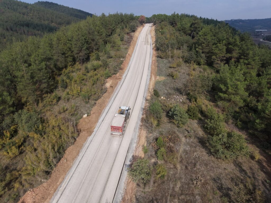 Büyükşehir, Osmangazi’de 10 kilometrelik yolu yeniledi
