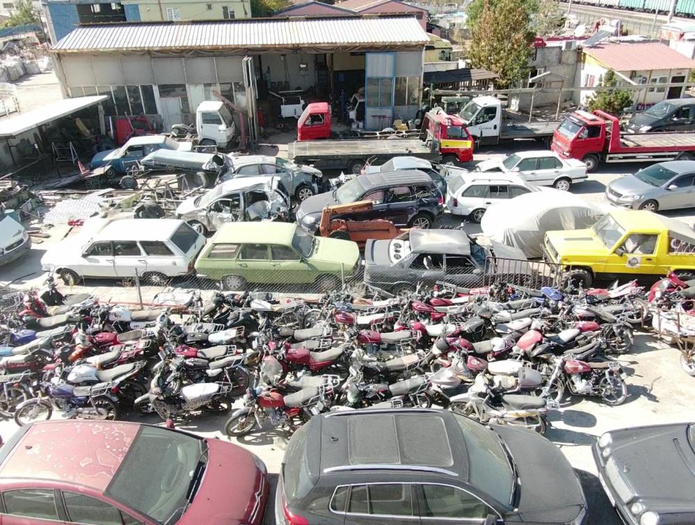 Terk Edilmiş Araçlar Sanayi Sitelerinde Güvenlik Riski Oluşturuyor