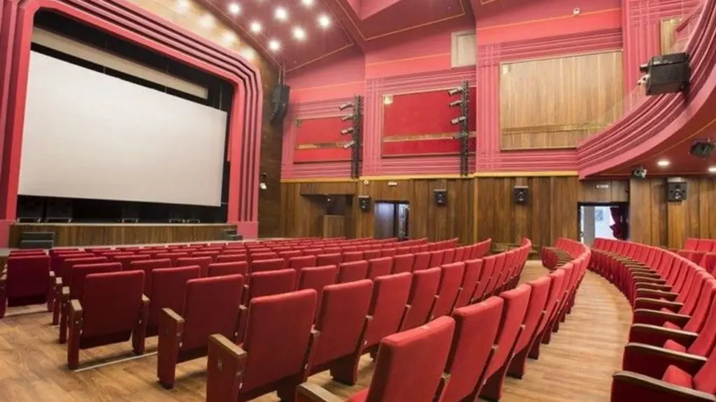 BURSA DOSTLUK KÜLTÜR VE SANAT DERNEĞİ’NDEN TİYATRO ATAĞI: HB EKSPRES TİYATRO SAHNESİ AÇILIYOR